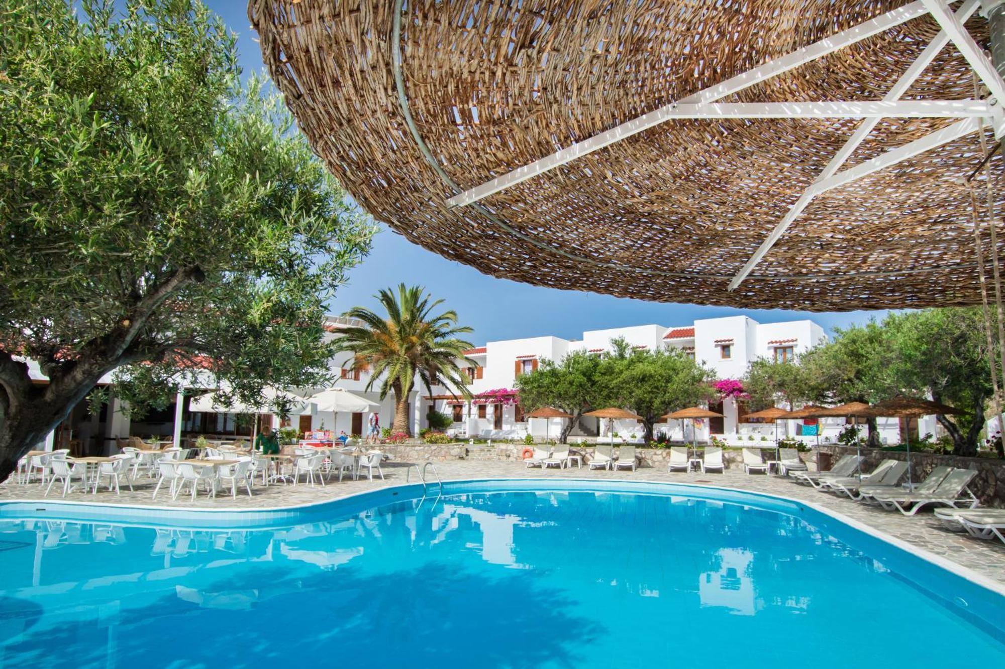 Astron Hotel 3*