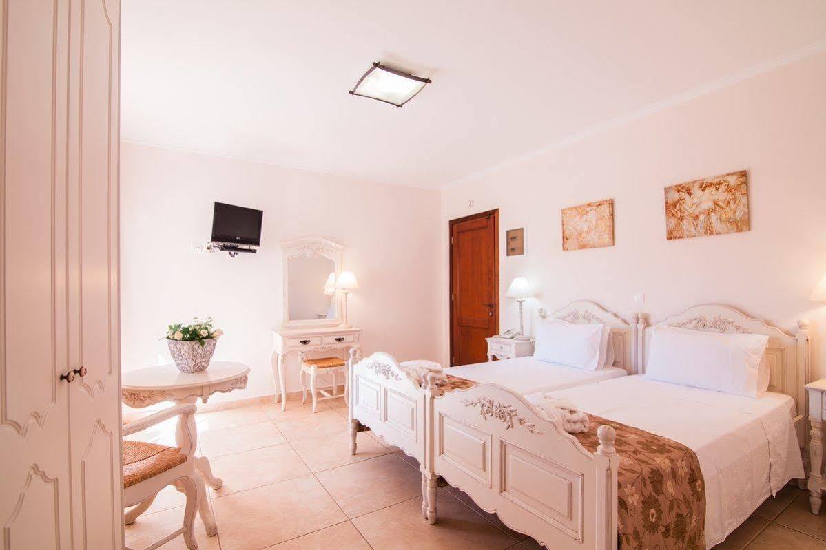 Astron Hotel 3*