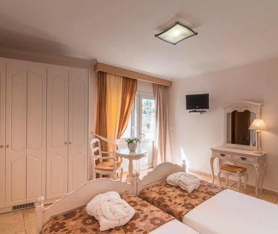 Astron Hotel